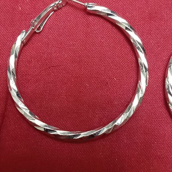 Hoop earrings - Picture 2 of 3